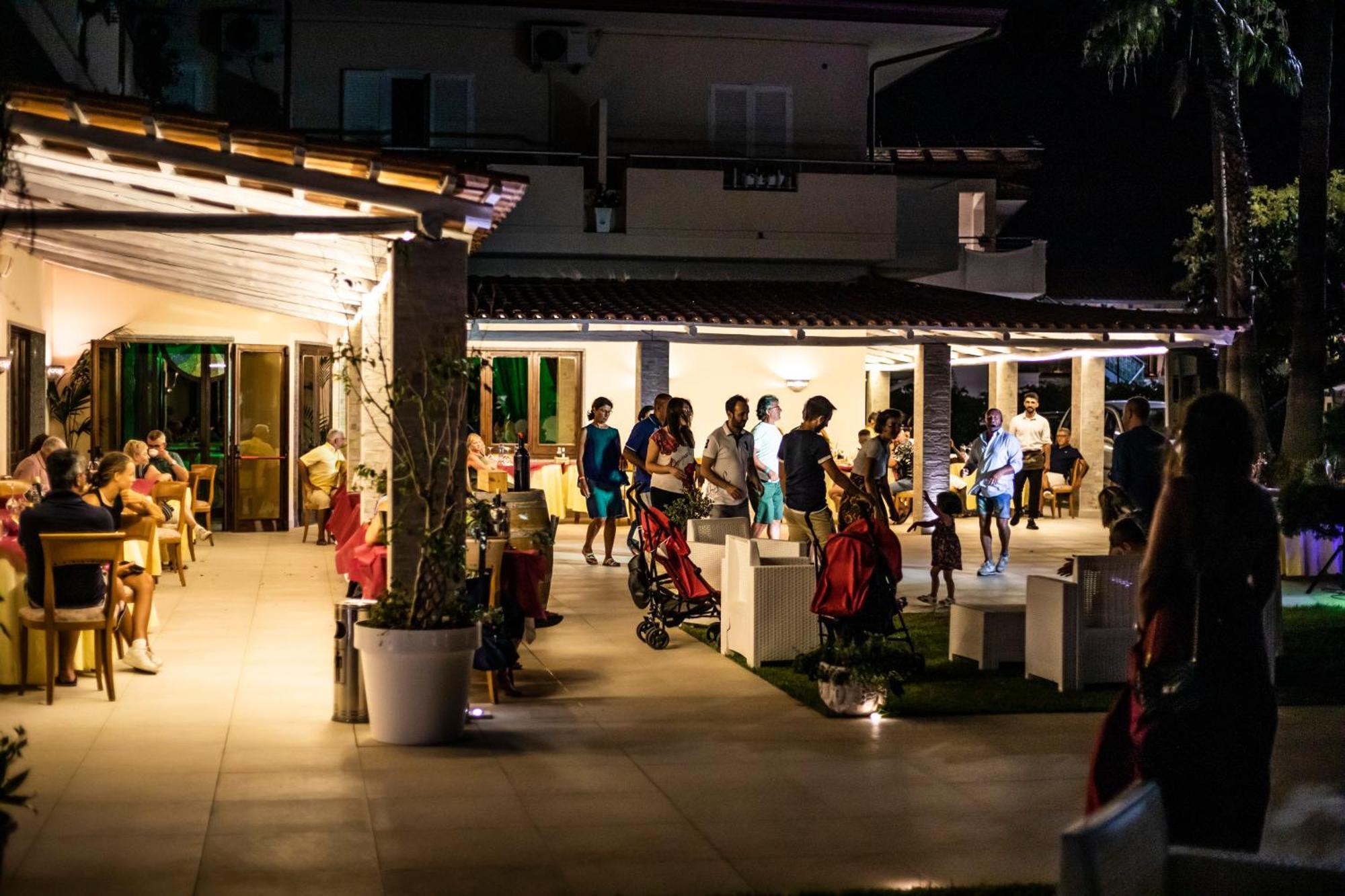 Hotel Calabrisella Calabria Bagian luar foto
